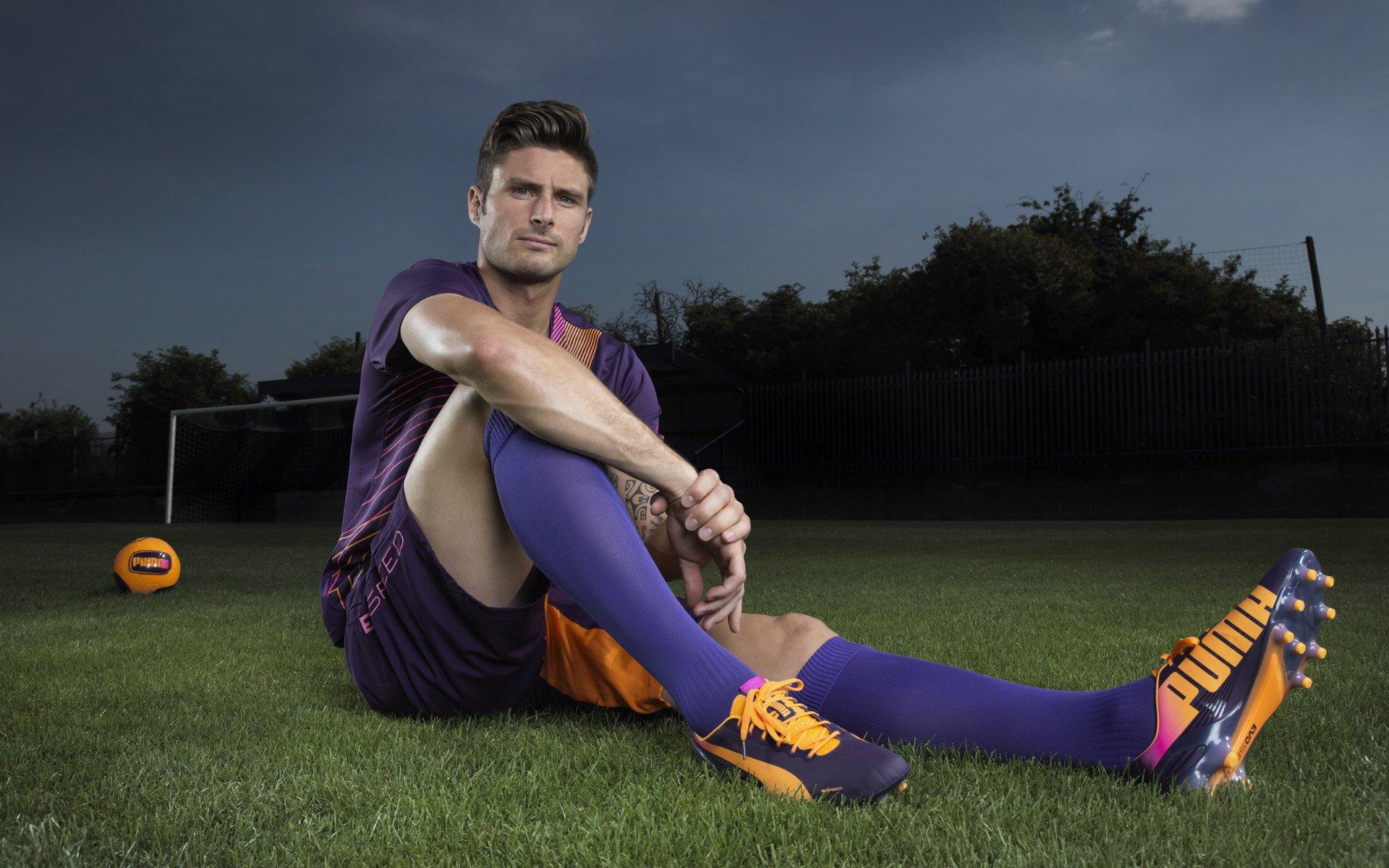 巴黎圣日耳曼客场力克阿森纳,登贝莱闪电破门奠定胜局