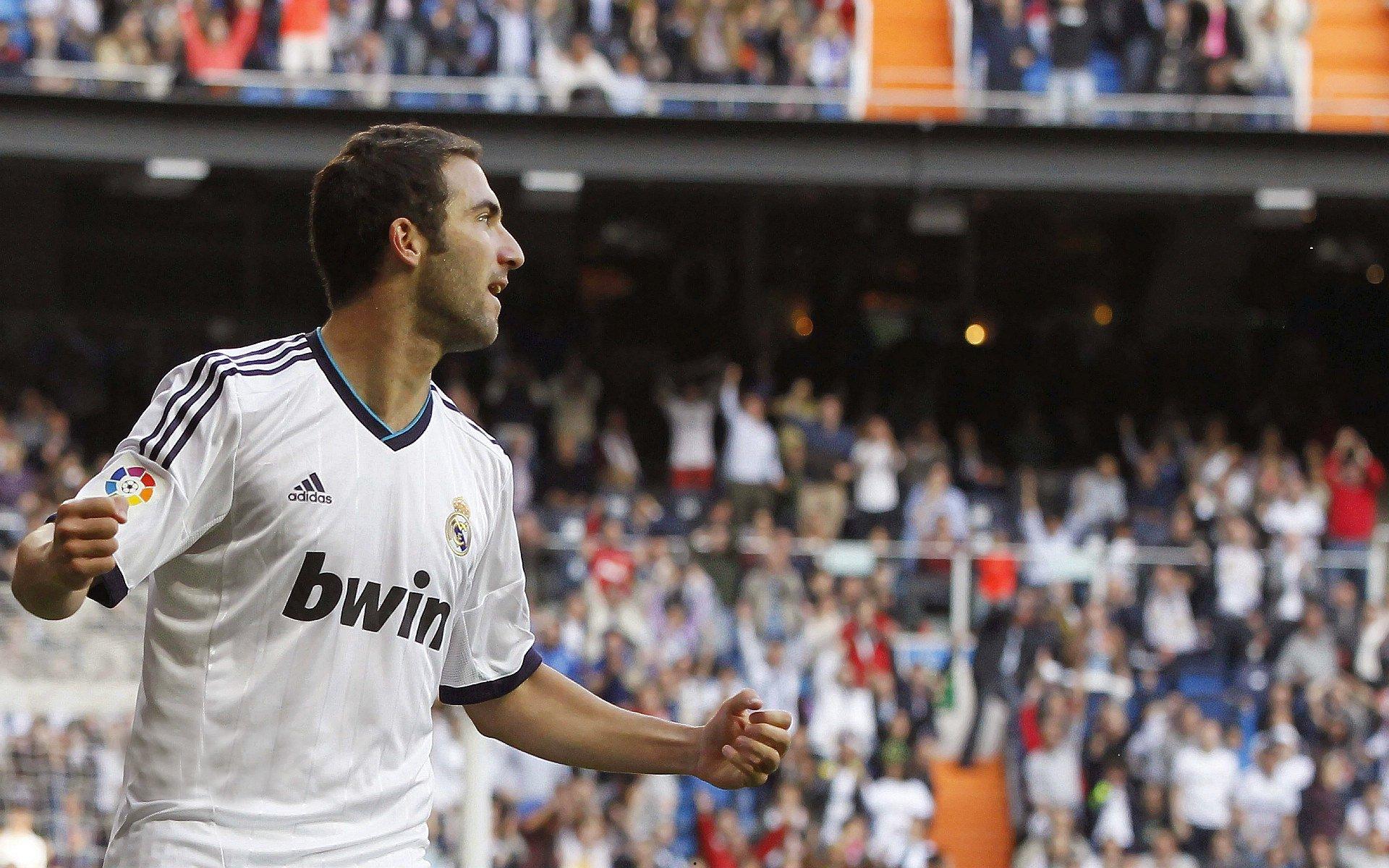 48岁前国足主帅李铁获刑20年!友人揭露人生悖论,曾誓言赚够钱做公益青训,五十岁退休